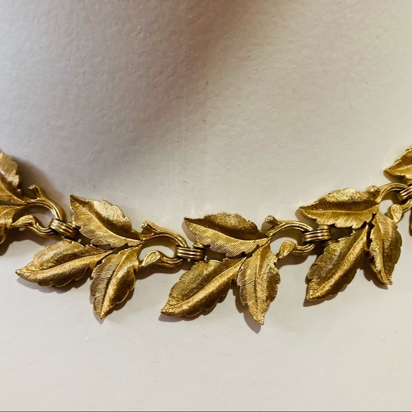 TRIFARI VINTAGE GOLD CHOKER - Picture 2 of 5